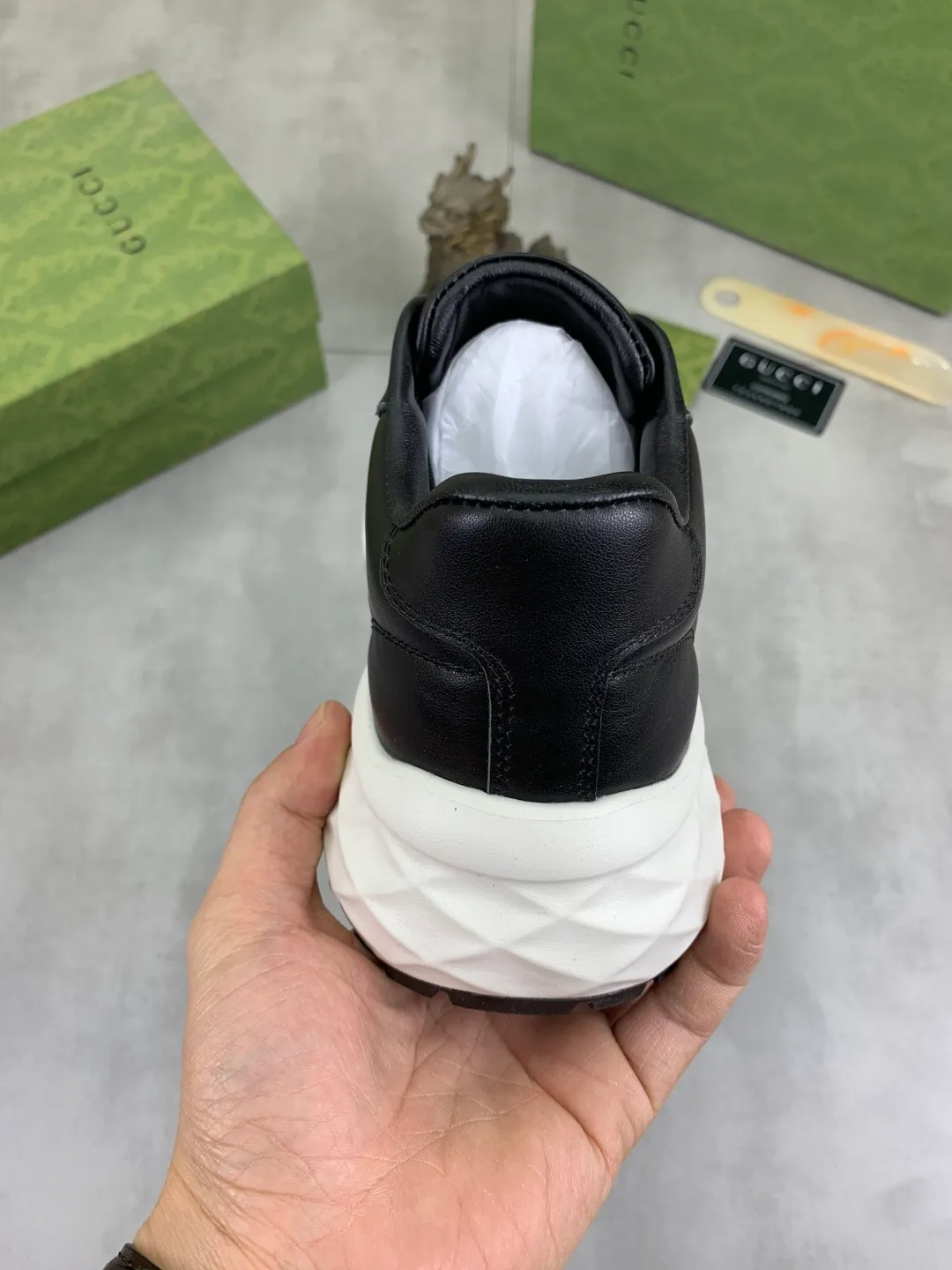 Men's shoes 💰P500💰[New style] 🆘 Dad's shoes [GUCCI] Gucci's new men's shoes are the first to be launched, and the materials and workmanship are superior to all versions on the market. The highest quality imported original top calfskin upper with trendy printed patterns ➕, the inner material is made of full-grain pigskin lining, privately molded soft TPU rubber comfortable outsole, and high foot comfort. Actual shooting, imported special materials highlight the unique charm of the brand 2️⃣colors available Size number; 38-44